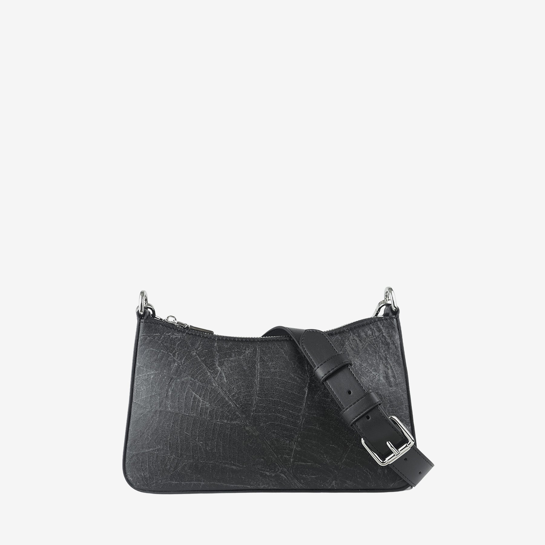 Adjustable strap of the Black Maki bag, made from Leaftex and vegan leather
