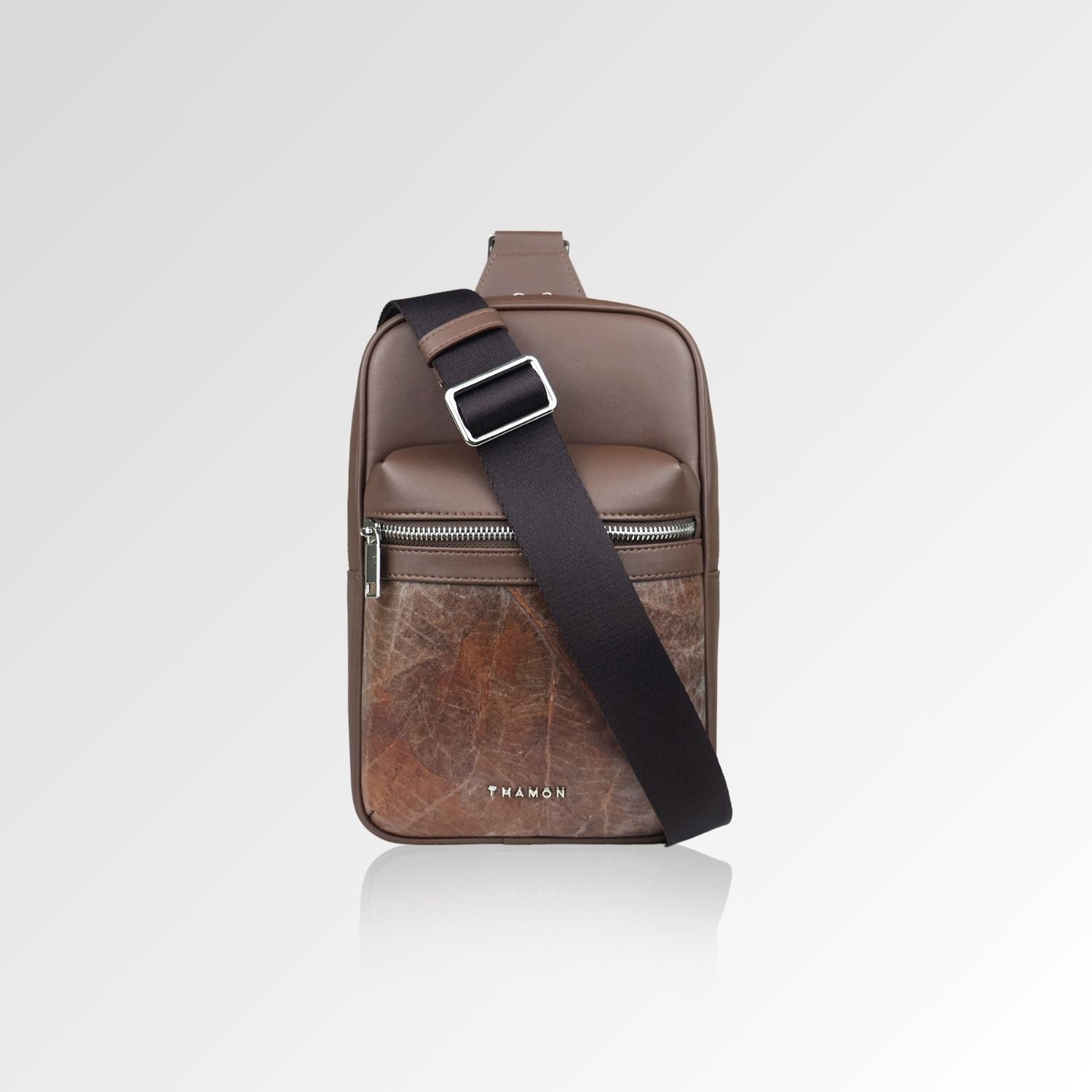 Men’s bag in spice brown Leaftex, featured in Thamon’s vegan bag collection