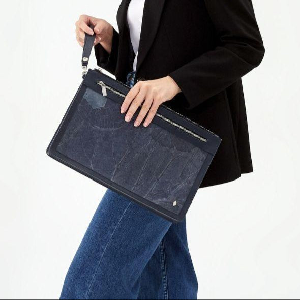 Sapphire_Dylan_Pouch_Darkblue_leaf_leather_THAMON