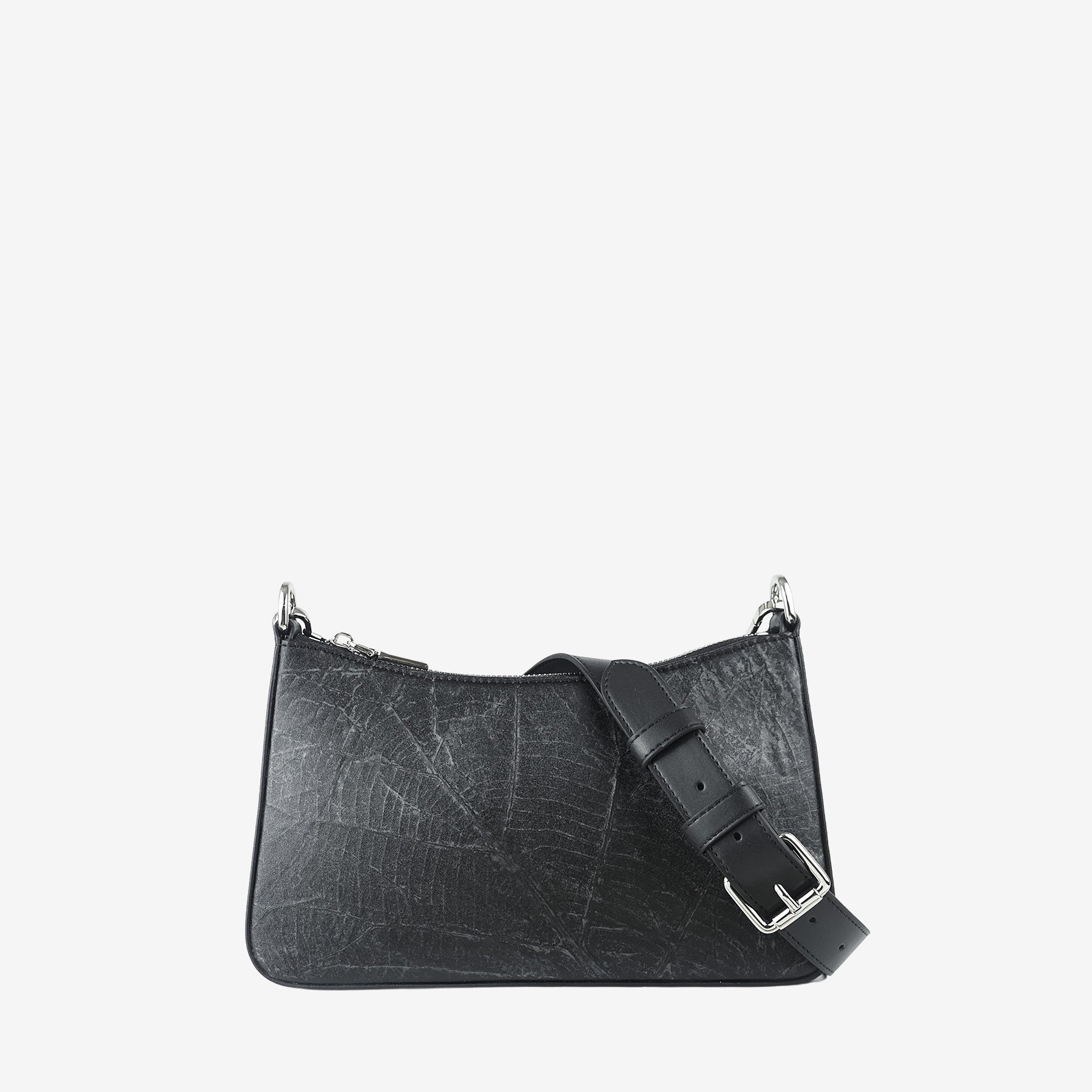 Adjustable strap of the Black Maki bag, made from Leaftex and vegan leather