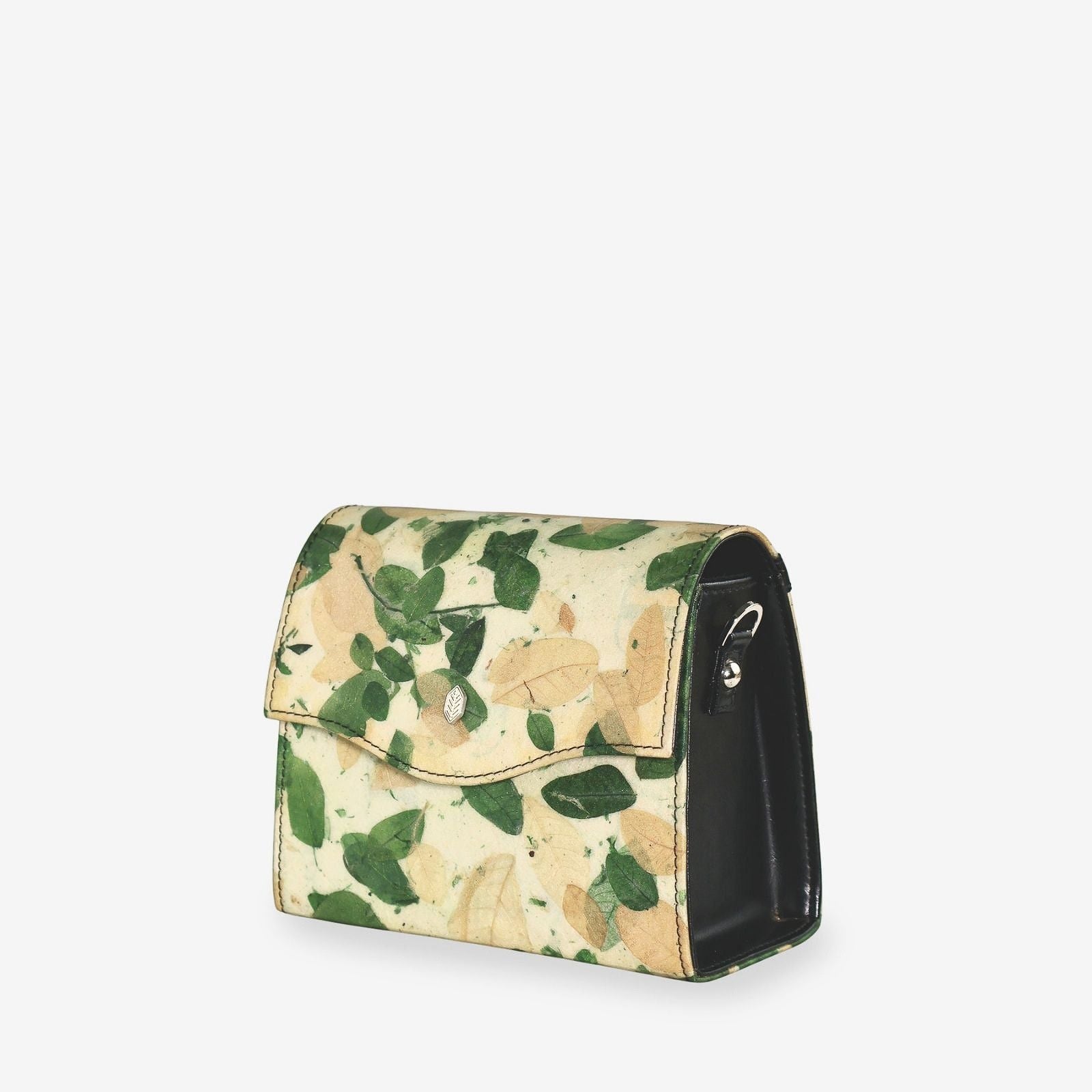 Three-quarter view of the Box Bag in Camouflage 2, showing the structured shape, Leaftex surface and black side panel.