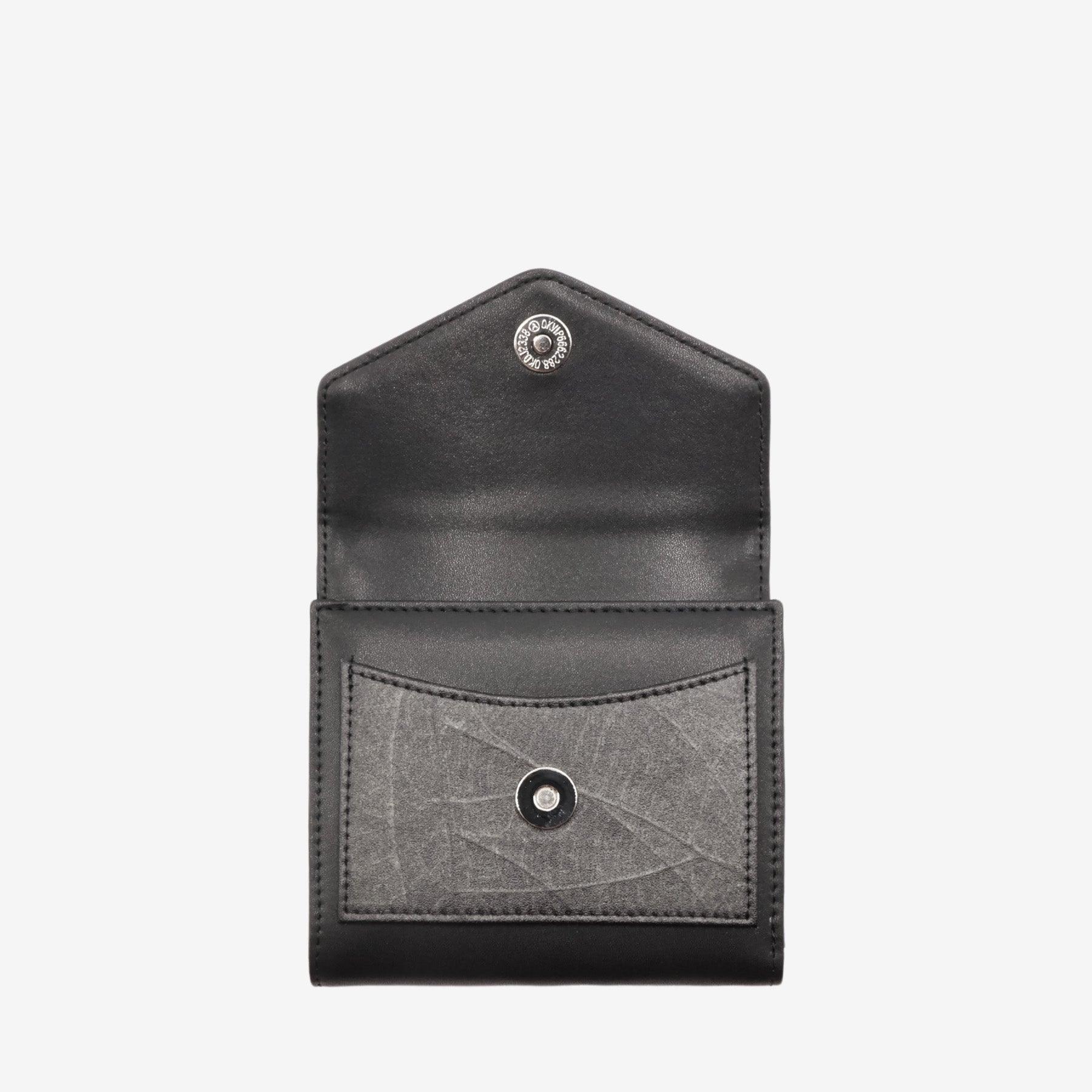 Open view of the Milly Compact Wallet in black leaf leather by Thamon, displaying multiple card slots and a spacious compartment.