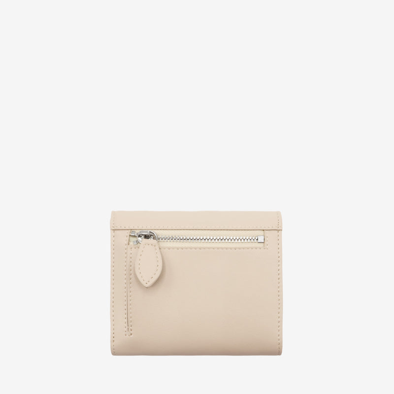 Back view of the Milly Compact Wallet in cream by Thamon, highlighting its zippered compartment.