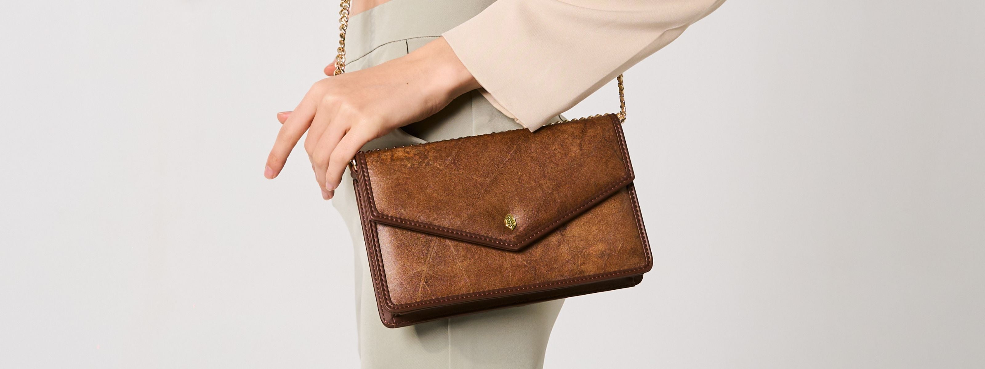 Leaf clutches and evening bags made from Leaftex, featured in Thamon’s sustainable accessories collection