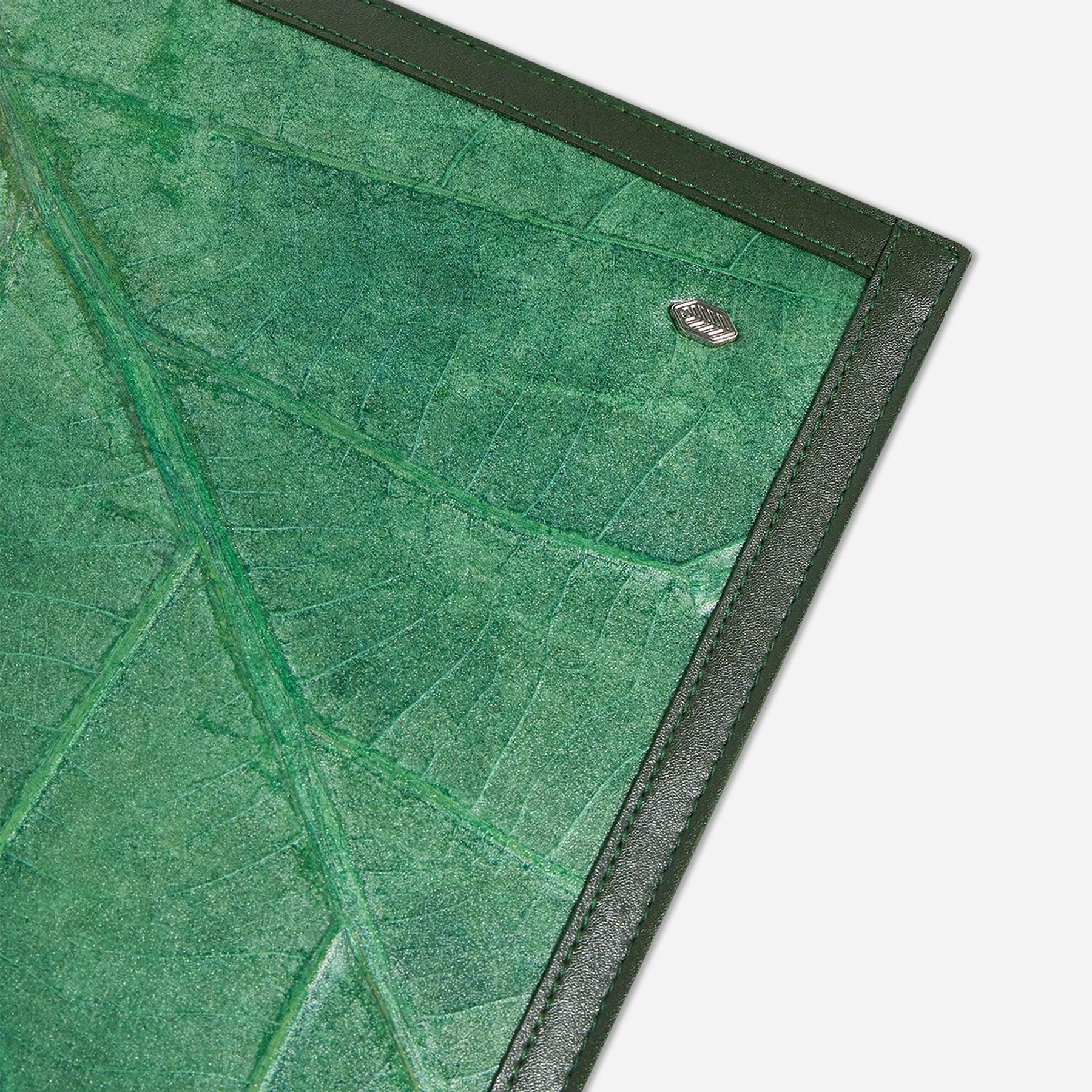 Top Forest Green Dean's Pouch by Thamon